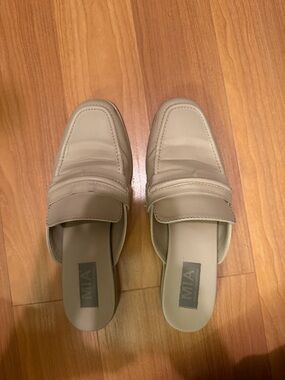 MIA Light Pink/ Beige Slip-On Loafers